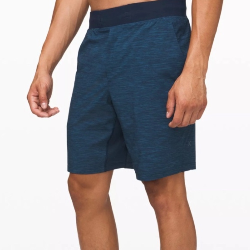 Lululemon T.H.E. Linerless Stripe Core Shorts 11” Blue Black size Medium